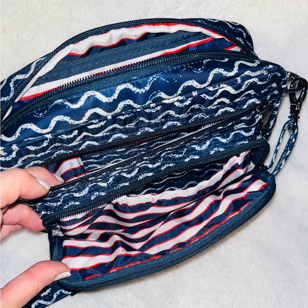 LUG Carousel Crossbody Bag - Picture 7 of 11